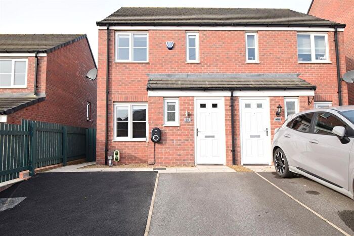 2 Bedroom Semi Detached House To Rent In Rhubarb Hill, Wakefield, WF2