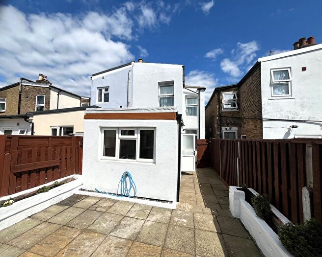 3 Bedroom Semi-Detached House To Rent In Inverness Road, Hounslow, TW3