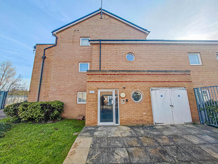 1 Bedroom Flat To Rent In Murray Close, London, Greater London, SE28