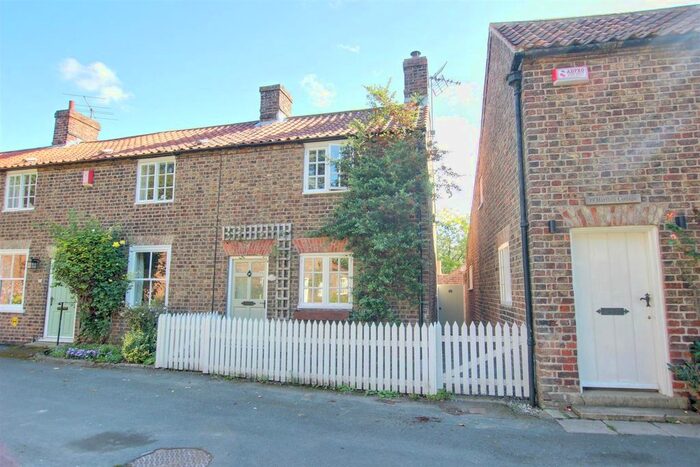 2 Bedroom Cottage For Sale In Eastgate, Lund, Driffield, YO25