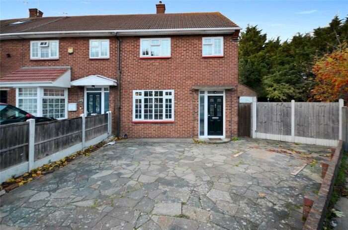 3 Bedroom End Of Terrace House To Rent In Charlbury Close, Romford, Essex, RM3
