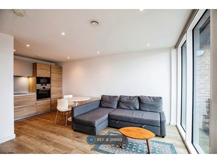 1 Bedroom Flat To Rent In Tooting High Street, Wandsworth, London, SW17