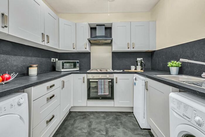5 Bedroom Flat To Rent In Hyde Park Road, Leeds, LS6