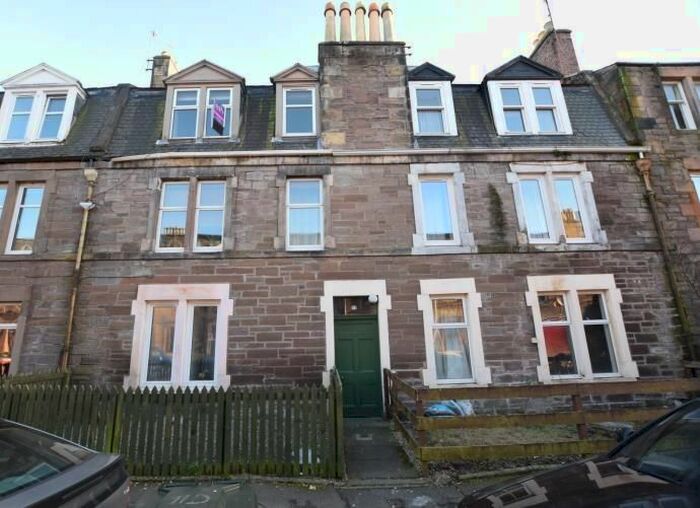 2 Bedroom Flat To Rent In E Ballantine Place, Perth, PH1