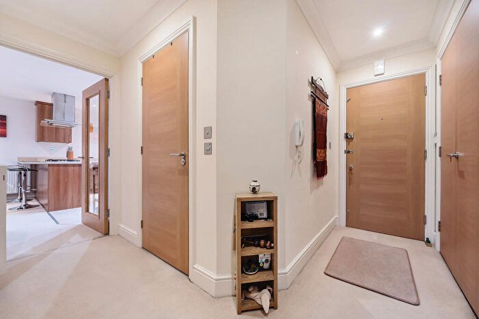 2 Bedroom Apartment For Sale In Upcross Gardens Reading, RG1