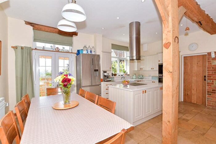 3 Bedroom Link Detached House For Sale In Wierton Hill, Boughton Monchelsea, Maidstone, Kent, ME17