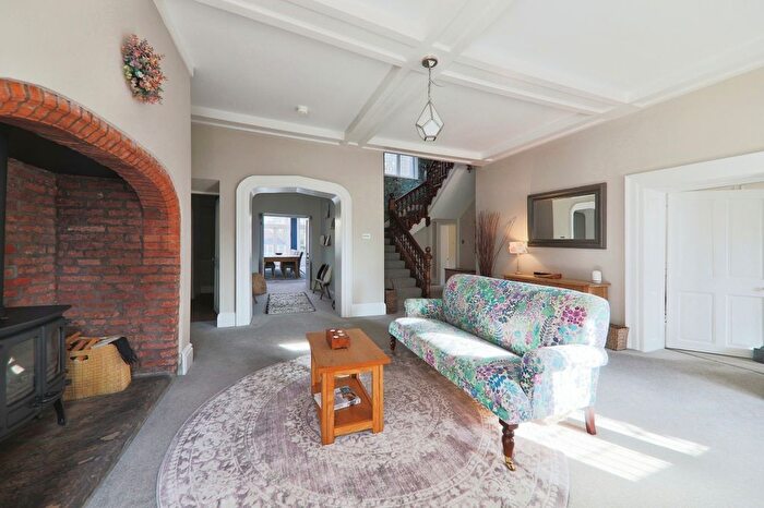 6 Bedroom Detached House For Sale In Market Place, Hornsea, HU18