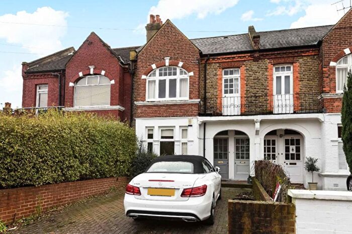 3 Bedroom Flat To Rent In Dornton Road, Balham, SW12