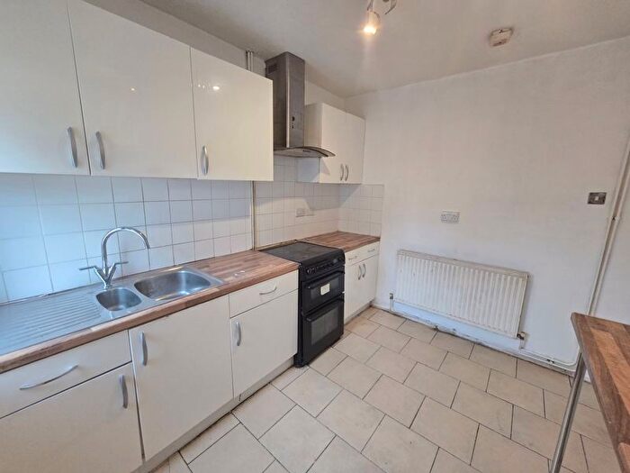 3 Bedroom Terraced House For Sale In Old Road East, Gravesend, DA12