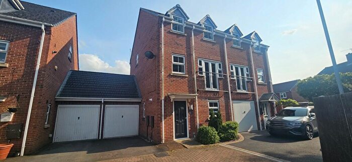 4 Bedroom Semi-Detached House To Rent In Old Lodge Close, Uttoxeter, ST14