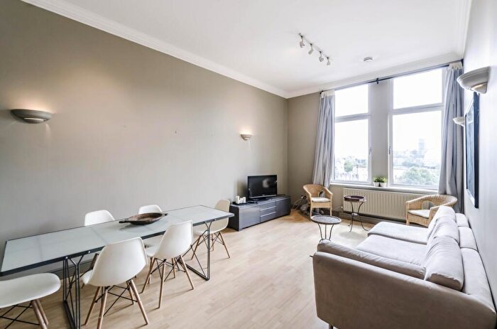 2 Bedroom Apartment To Rent In Trinity Square London, EC3N