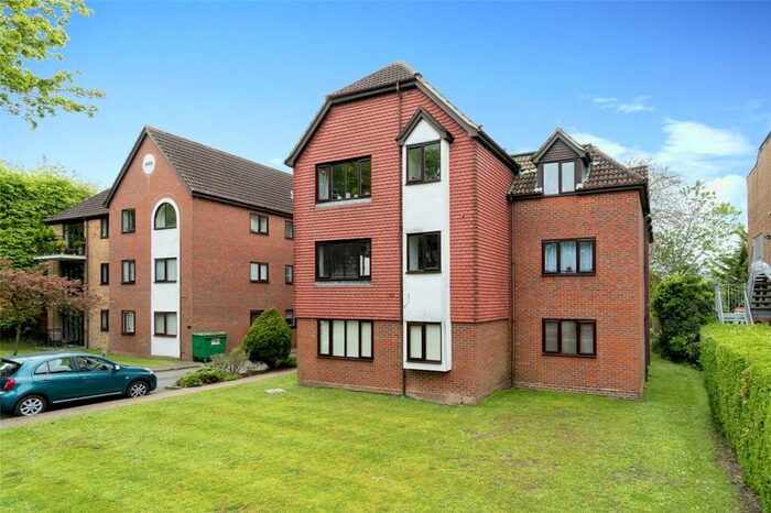 2 Bedroom Flat To Rent In Albion Road, Sutton, SM2