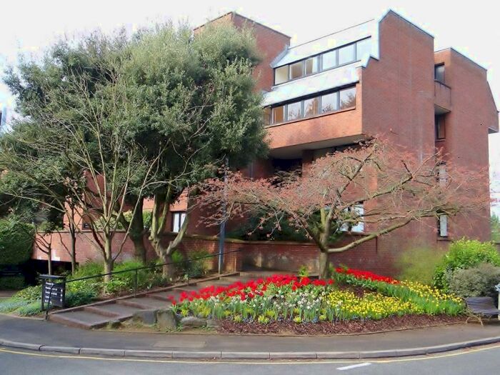 2 Bedroom Flat To Rent In Chandos Way, Golders Green, NW11