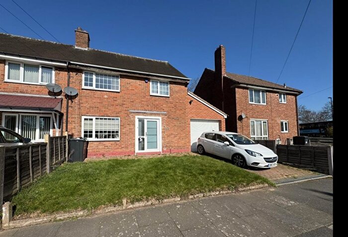 3 Bedroom End Terrace House For Sale In Briddsland Road, Birmingham, B33