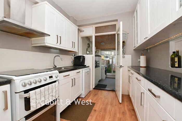 5 Bedroom Terraced House For Sale In Guildford Way, Wallington, Surrey, SM6