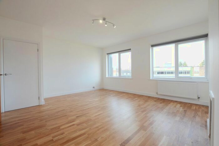 3 Bedroom Maisonette To Rent In The Parade, Frimley High Street, Frimley, Camberley, GU16