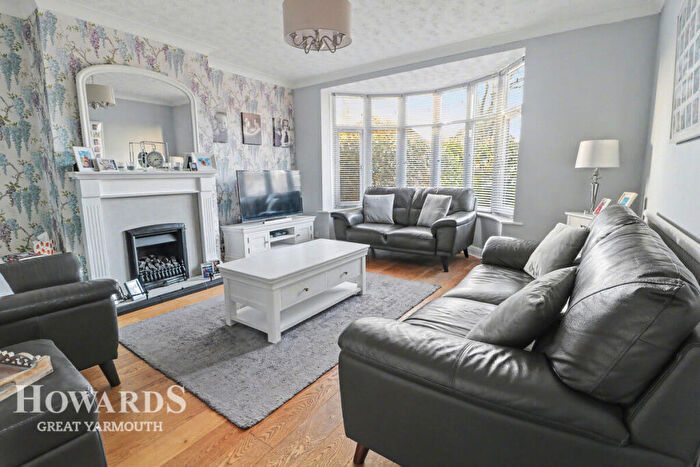 3 Bedroom Semi-Detached House For Sale In Lawn Avenue, Great Yarmouth, NR30