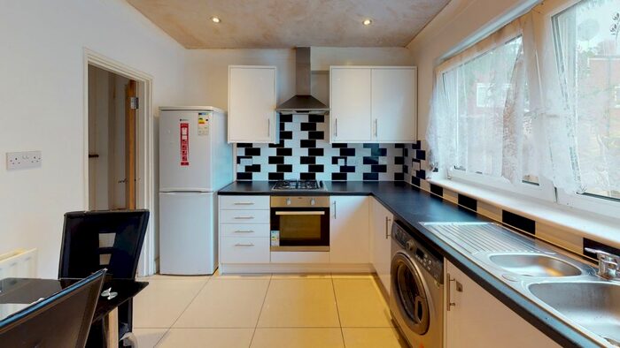 4 Bedroom End Of Terrace House To Rent In Melba Way, London, Greater London, SE13