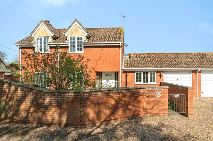 3 Bedroom Detached House For Sale In Lodge Gardens, Haddenham, Ely, Cambridgeshire, CB6