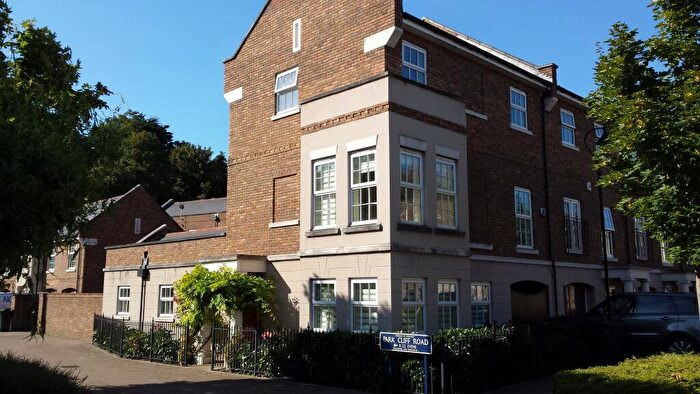 5 Bedroom House To Rent In Park Cliff Road, Ingress Park, DA9