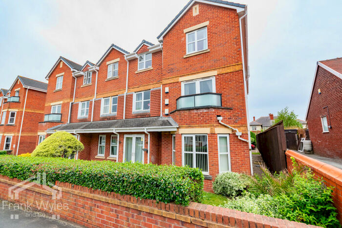 2 Bedroom Flat To Rent In St Andrews Gate, St Andrews Road North, Lytham St Annes, Lancashire, FY8
