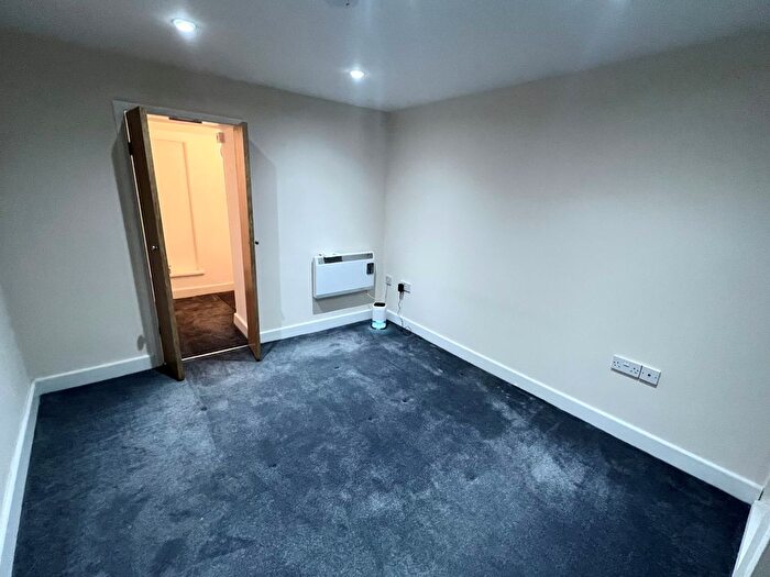 2 Bedroom Flat To Rent In East Street, Weymouth, DT4