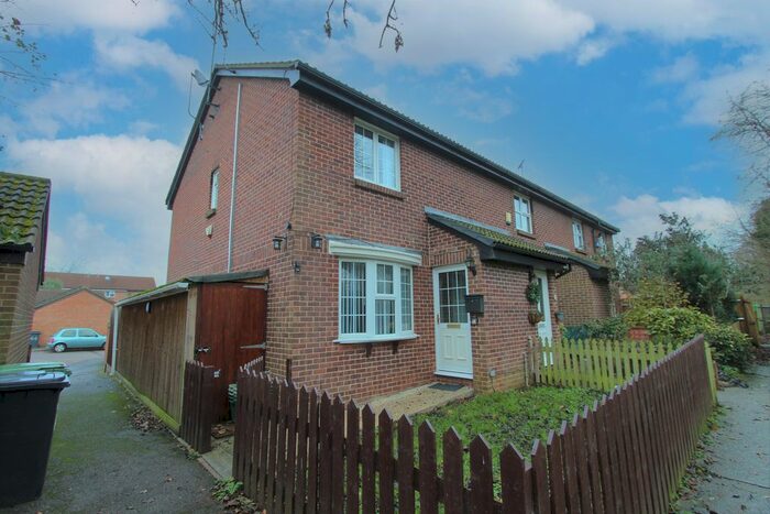 3 Bedroom Semi-Detached House To Rent In Pemberton Gardens, Calcot, Reading, RG31