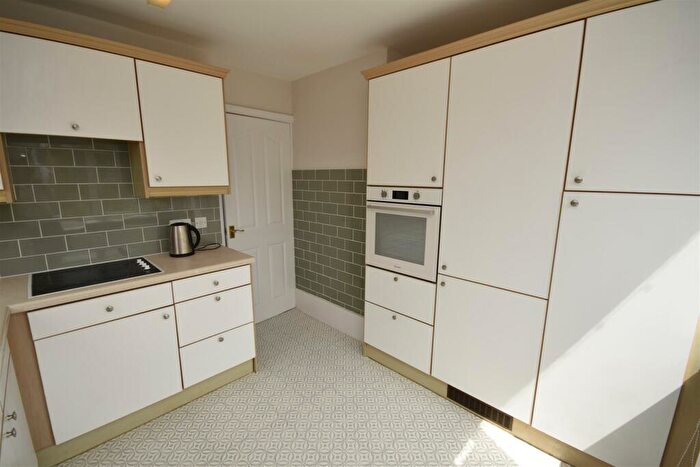 2 Bedroom Apartment To Rent In Castle Mount, Heswall, CH60