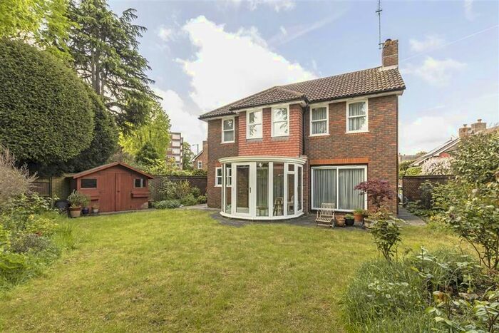 4 Bedroom Property To Rent In Davenport Close, Teddington, TW11