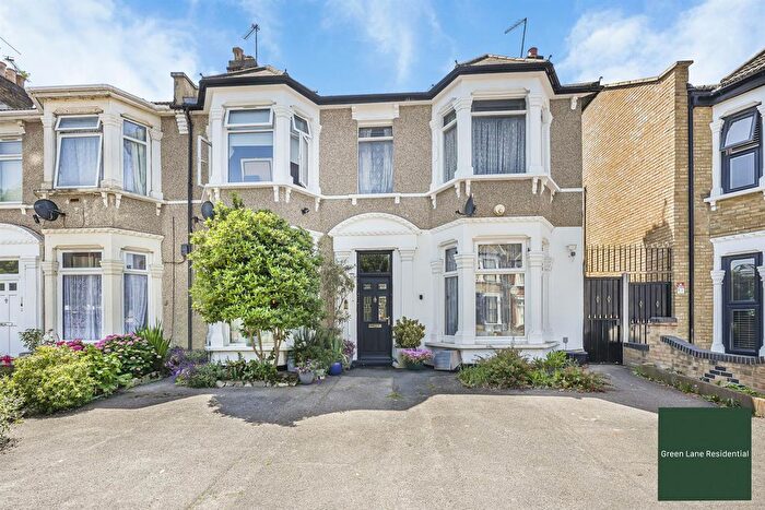 1 Bedroom Flat For Sale In Selborne Road, Ilford, IG1