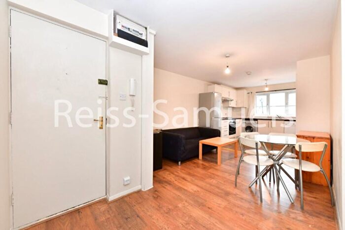 3 Bedroom Apartment To Rent In Ambassador Square, Isle Of Dogs, Docklands, London, E14