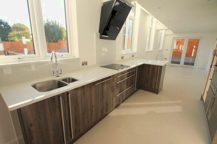 3 Bedroom House To Rent In Grosvenor Road, West Wickham, BR4