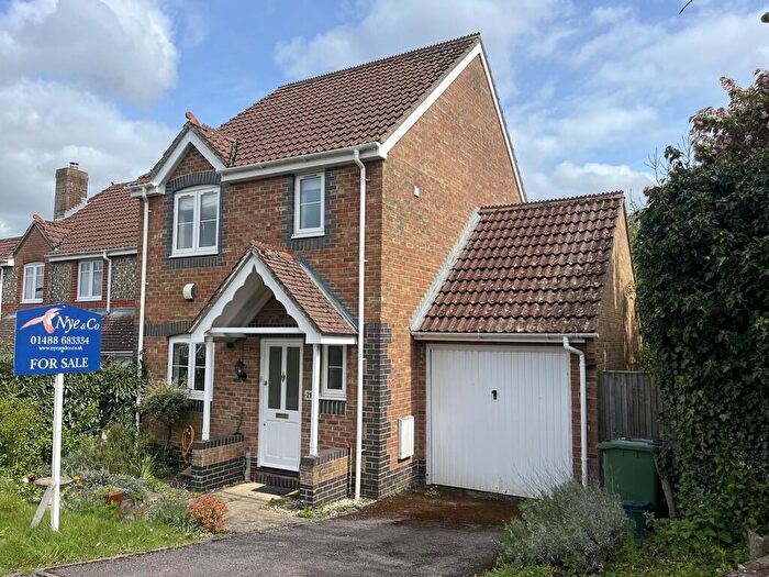 3 Bedroom Detached House For Sale In Aldbourne Close, Hungerford, RG17