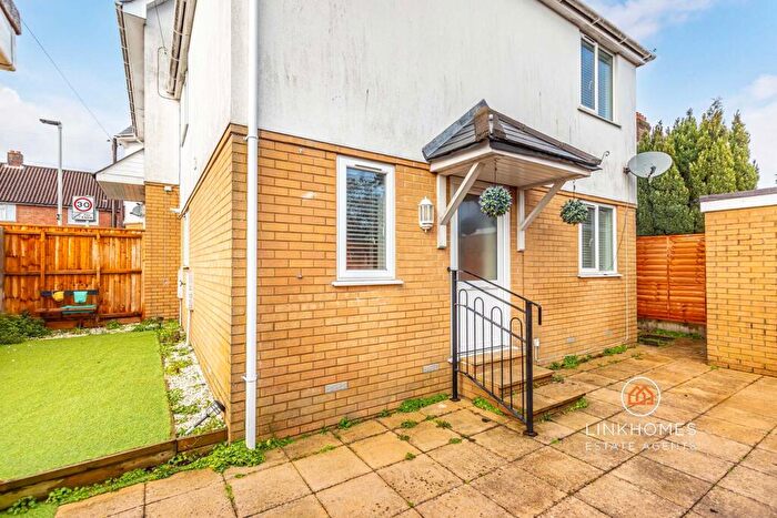 3 Bedroom Cluster House For Sale In Richmond Road, Poole, BH14
