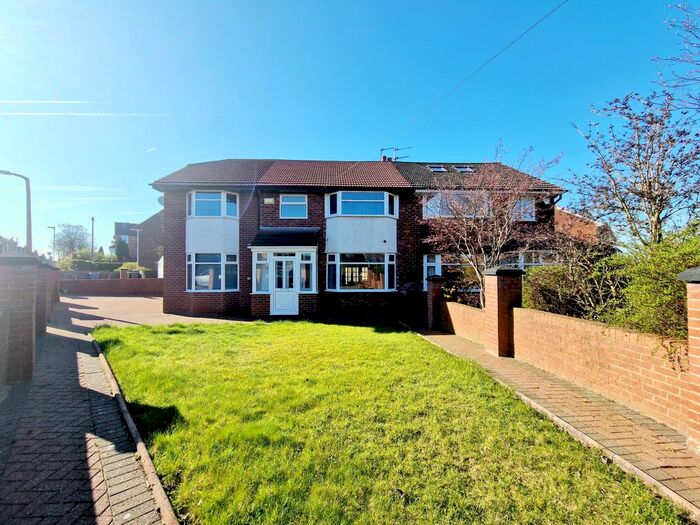 5 Bedroom Semi-Detached House To Rent In Raglan Avenue, Whitefield, Manchester, M45