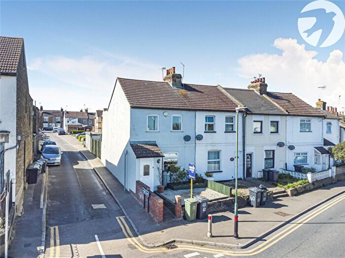 2 Bedroom End Of Terrace House For Sale In Stanhope Road, Swanscombe, Kent, DA10