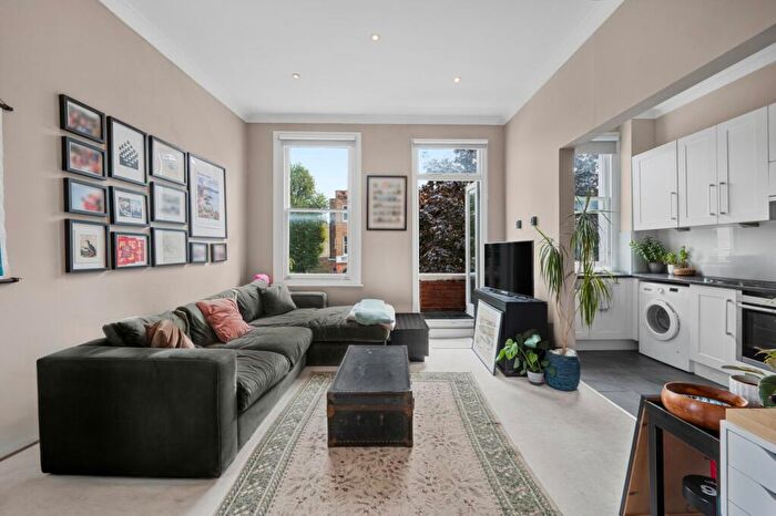 2 Bedroom Flat For Sale In Goldhurst Terrace, South Hampstead, NW6
