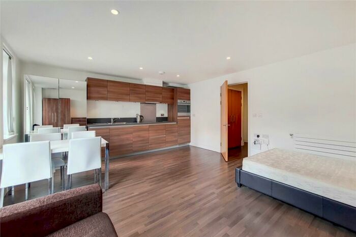 Apartment To Rent In Rathbone Market, Barking Road, London, E16