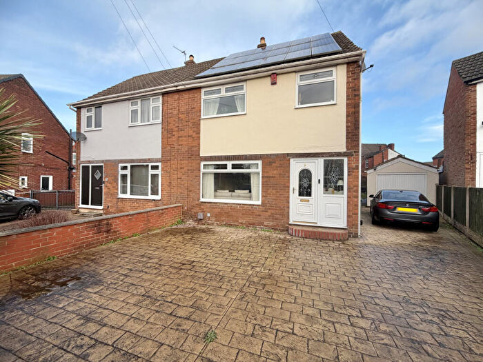 3 Bedroom Semi-Detached House For Sale In Lyndon Avenue, Garforth, LS25