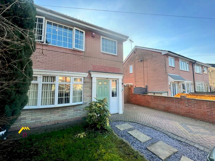 3 Bedroom Semi-Detached House To Rent In St Michaels Close, Thorne, Doncaster, DN8