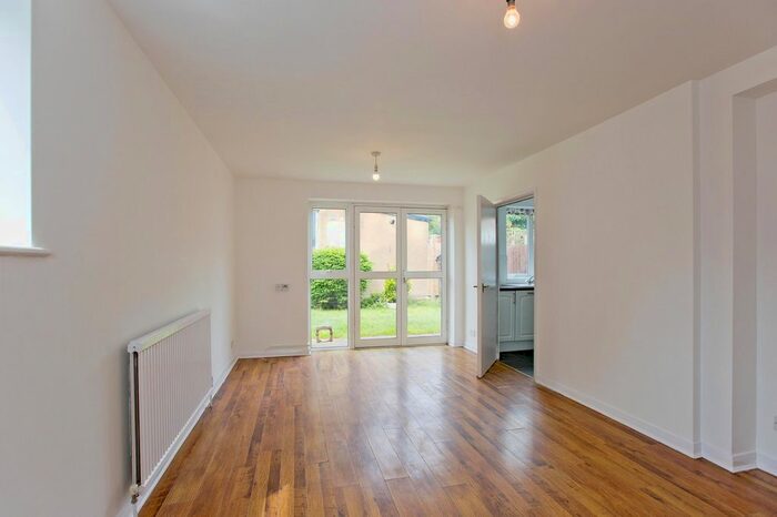 1 Bedroom Flat To Rent In Newnham Road, London, N22