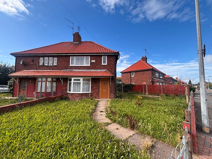 3 Bedroom Semi-detached House To Rent In Th Avenue, Hull, HU6