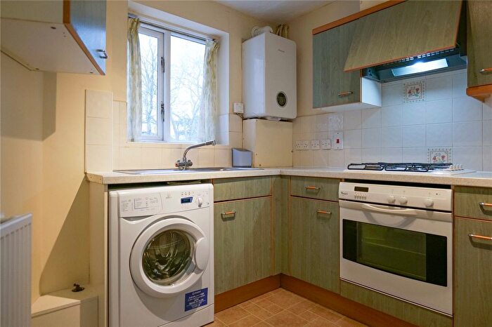 2 Bedroom Flat For Sale In London Road, Reading, Berkshire, RG1