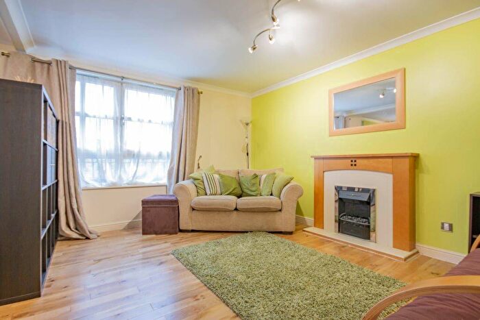 2 Bedroom Flat To Rent In P Old Tolbooth Wynd, Edinburgh, EH8