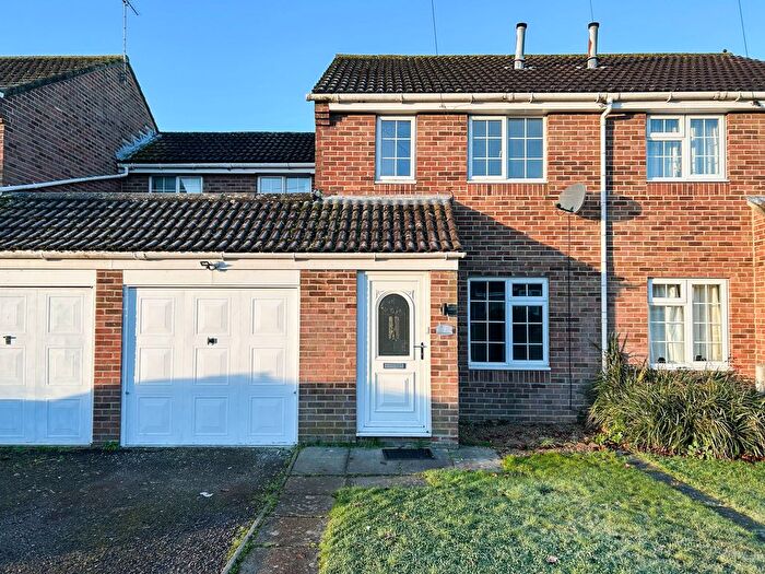 3 Bedroom Property For Sale In Buckingham Drive, Chichester, PO19