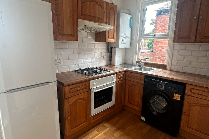 2 Bedroom Flat To Rent In Crown Terrace, Cricklewood Lane, London, NW2