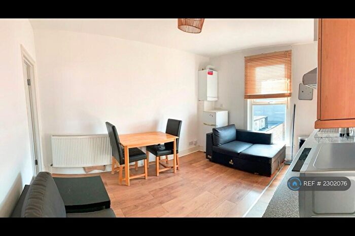 2 Bedroom Flat To Rent In Kingsland High Street, London, E8
