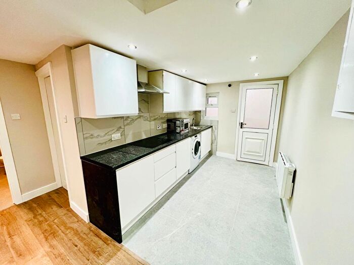 2 Bedroom Flat To Rent In Swindon Centre, Swindon, SN1