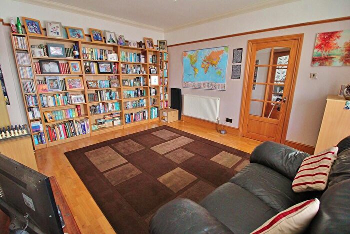 5 Bedroom Detached House For Sale In Havant Road, Drayton, PO6