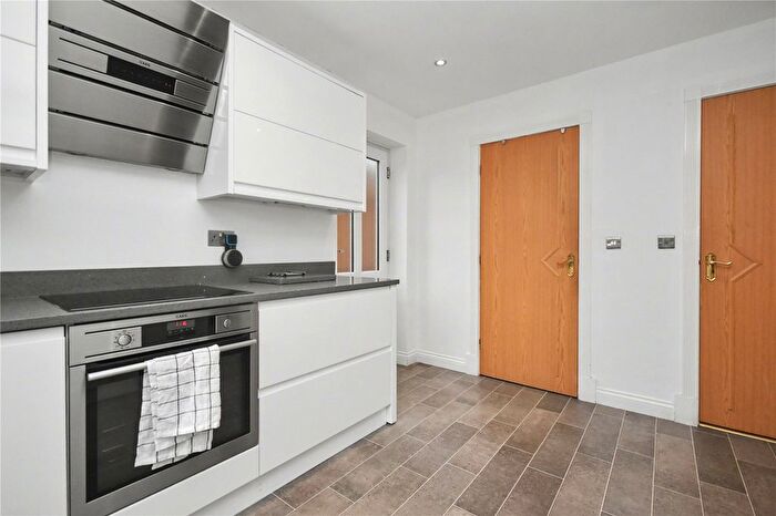 4 Bedroom Detached House For Sale In Redhill Chase, Castleford, West Yorkshire, WF10